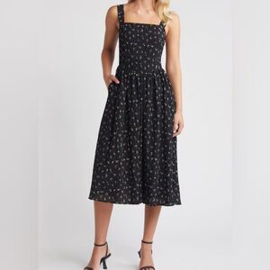 Chelsea28 Sleeveless Black Floral Print Smocked Square Neck Dress. Medium.